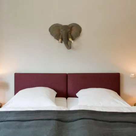 Tierparkhotel Hertefeld فندق