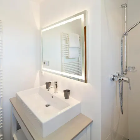 Tierparkhotel Hertefeld فندق