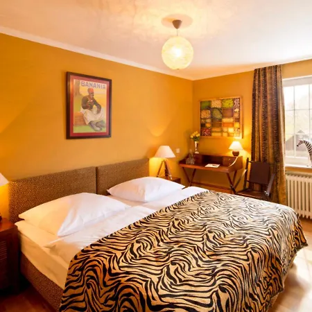 Tierparkhotel Hertefeld فندق