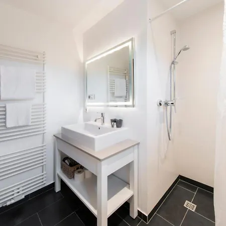 Tierparkhotel Hertefeld فندق